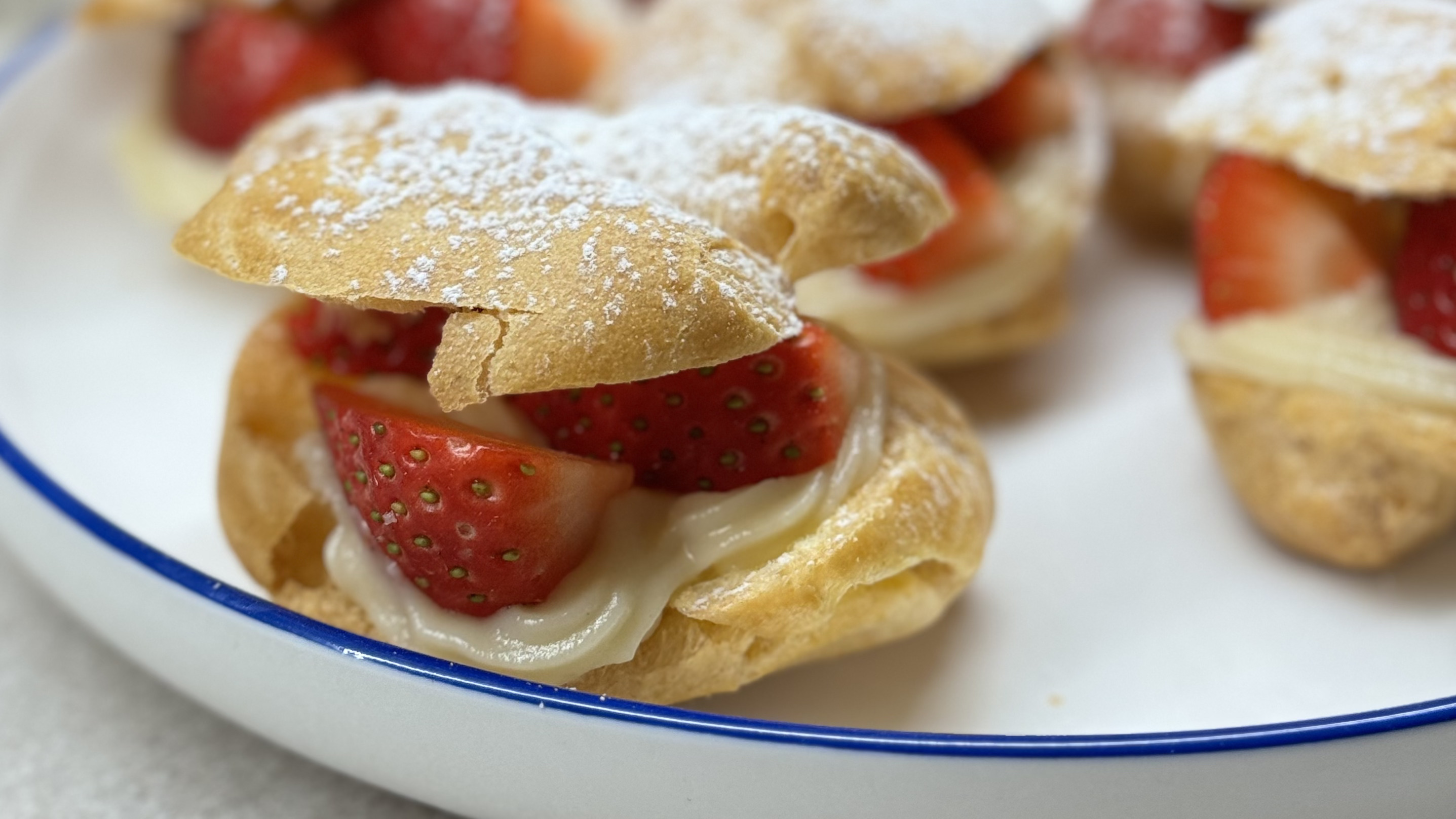 Профитроли с заварным кремом