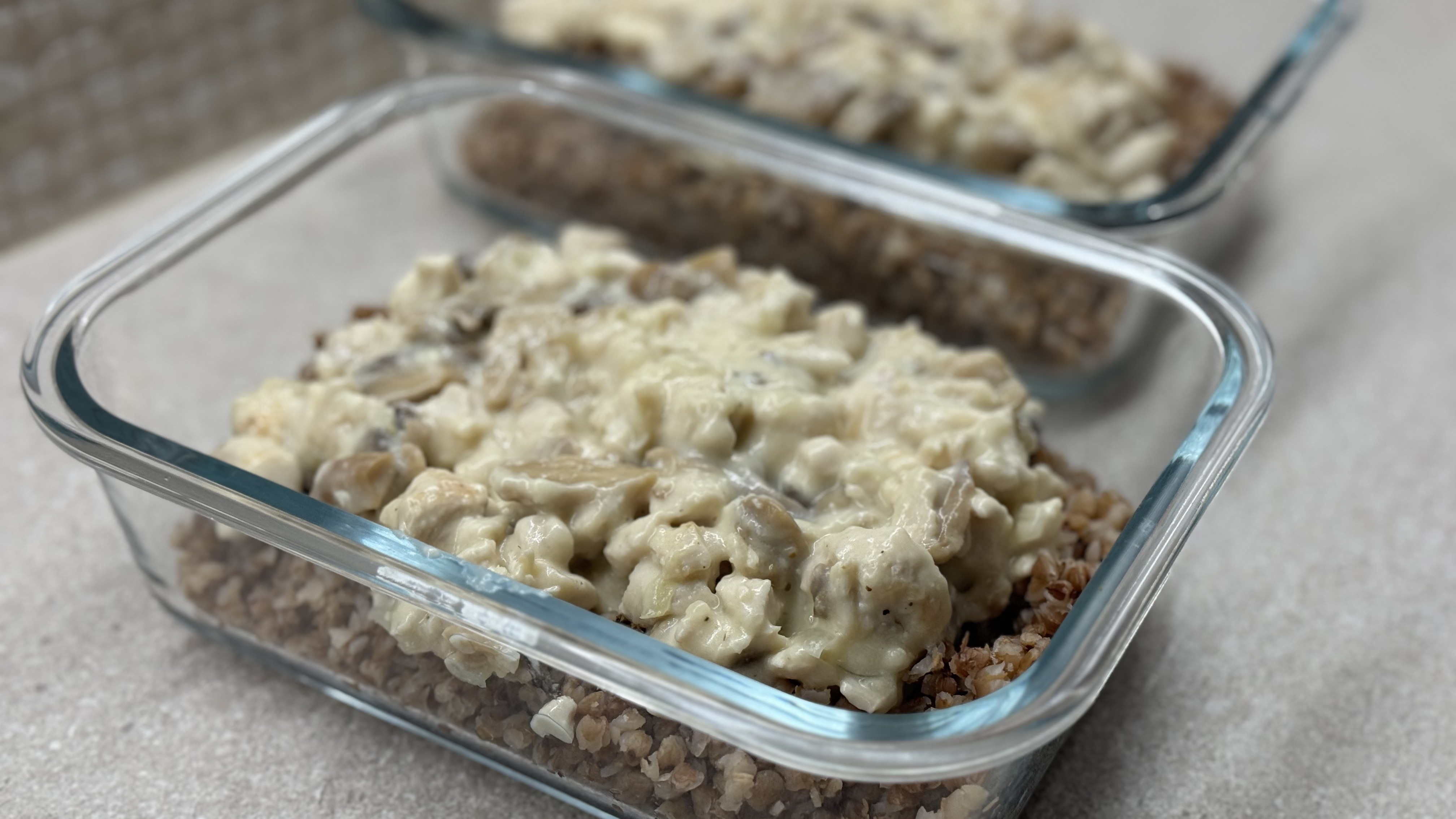 Курица с грибами в сливочном соусе