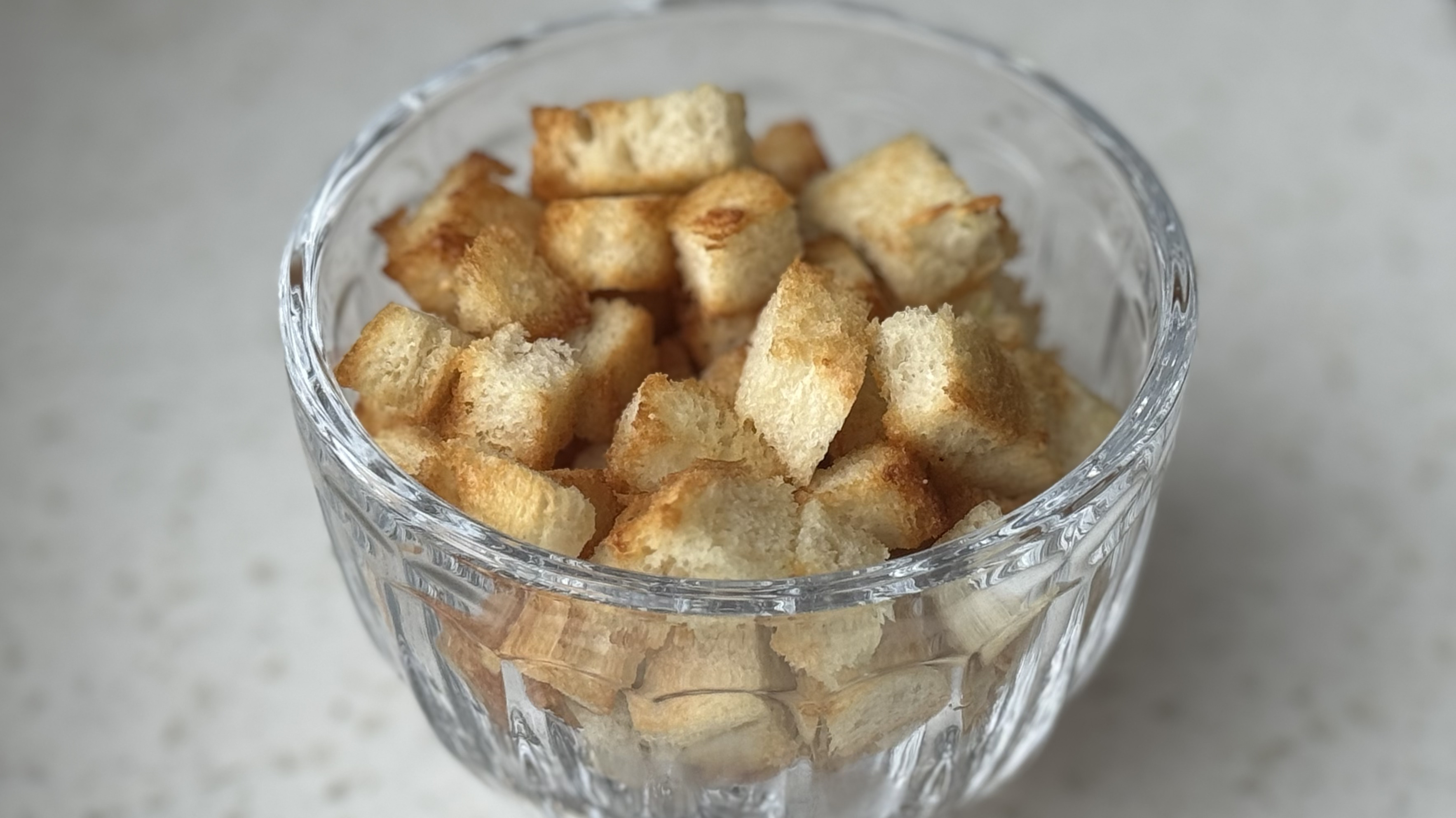 Чесночные сухарики